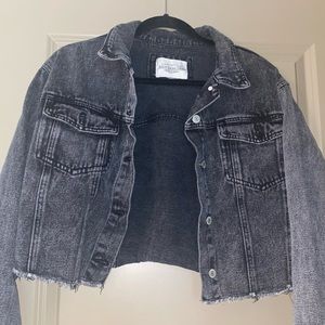 Black cropped jean jacket!